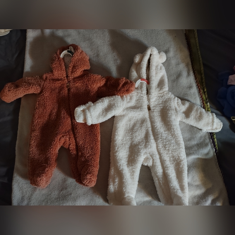 Cozy Kids One Piece Set Of (2)- White and Brown Footed Sleepers/Size Newborn